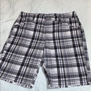 St. John’s Bay Bermuda Plaid Shorts Sz 12